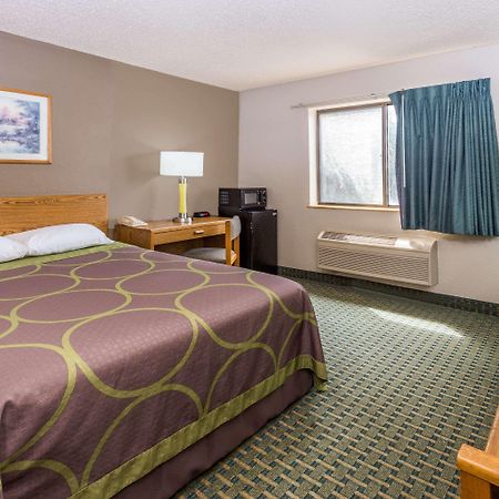 מלון סנט צ'ארלס Super 8 By Wyndham St. Charles מראה חיצוני תמונה