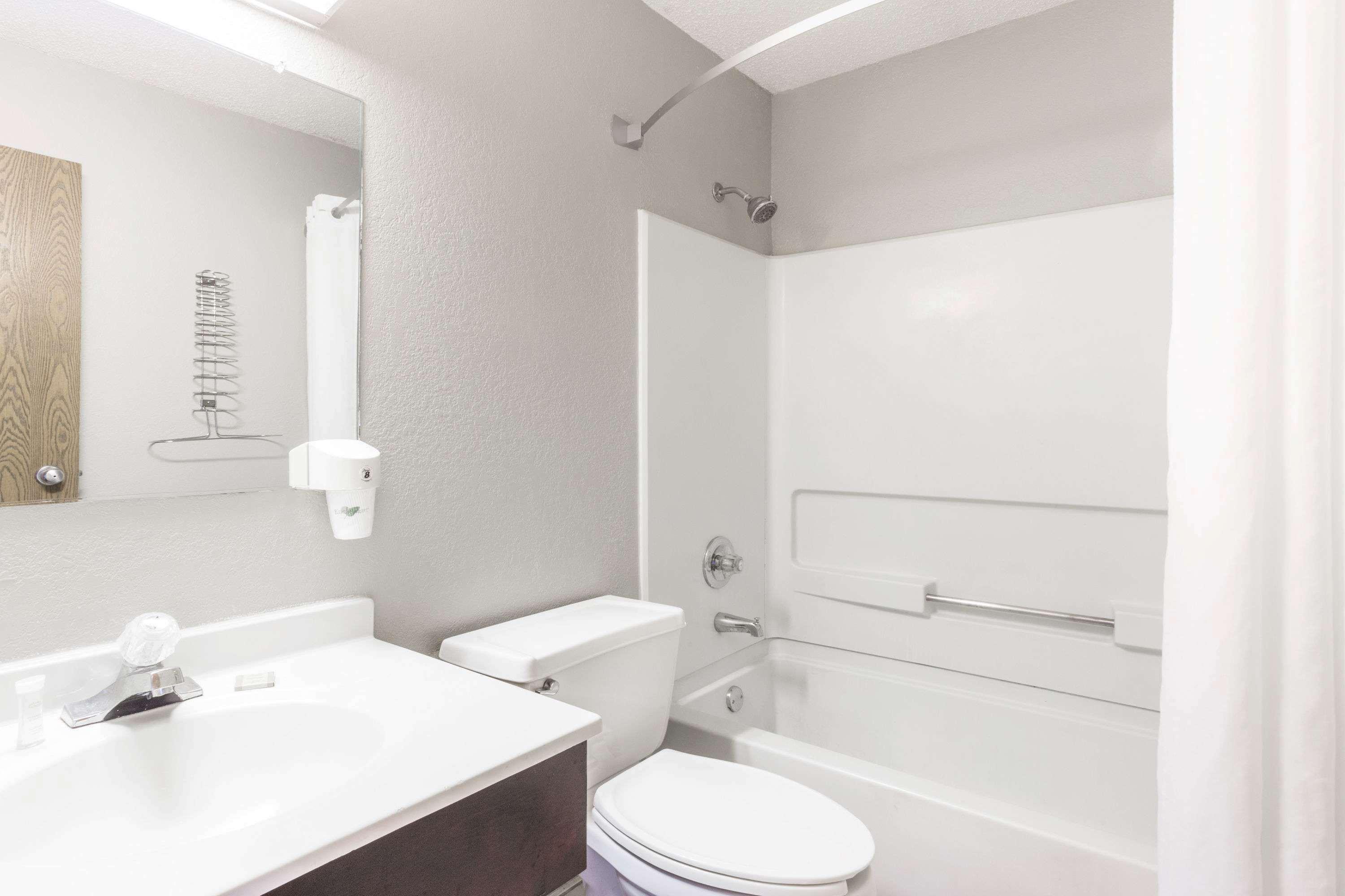 מלון סנט צ'ארלס Super 8 By Wyndham St. Charles מראה חיצוני תמונה