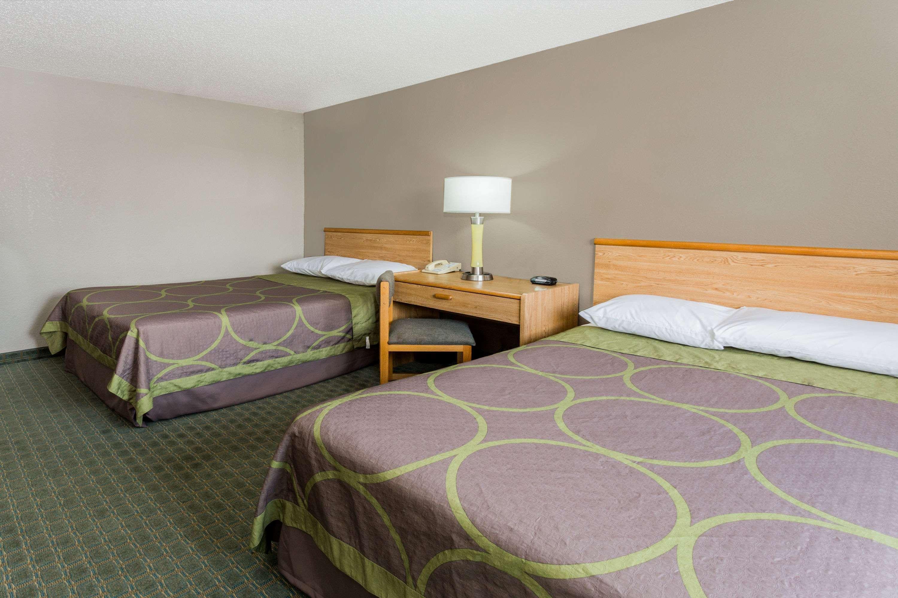 מלון סנט צ'ארלס Super 8 By Wyndham St. Charles מראה חיצוני תמונה