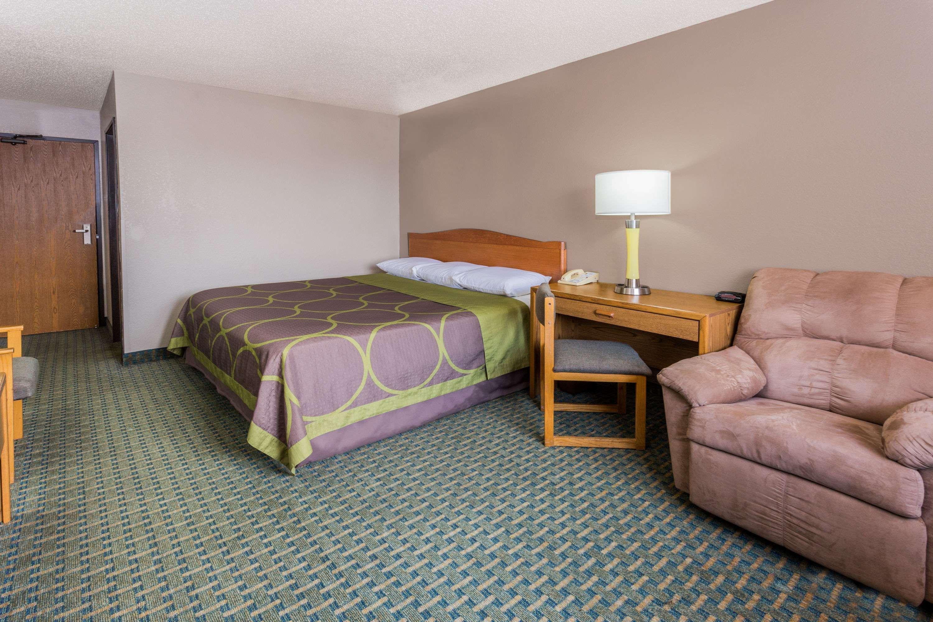 מלון סנט צ'ארלס Super 8 By Wyndham St. Charles מראה חיצוני תמונה