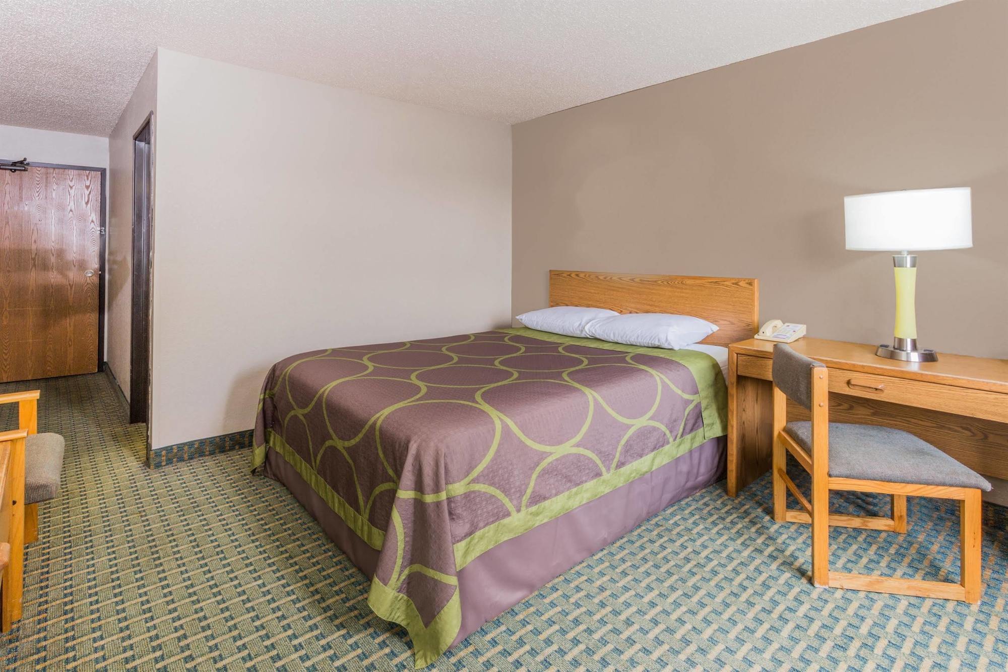 מלון סנט צ'ארלס Super 8 By Wyndham St. Charles מראה חיצוני תמונה
