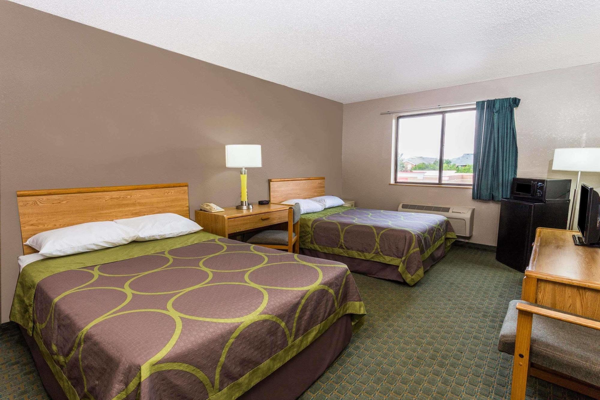 מלון סנט צ'ארלס Super 8 By Wyndham St. Charles מראה חיצוני תמונה